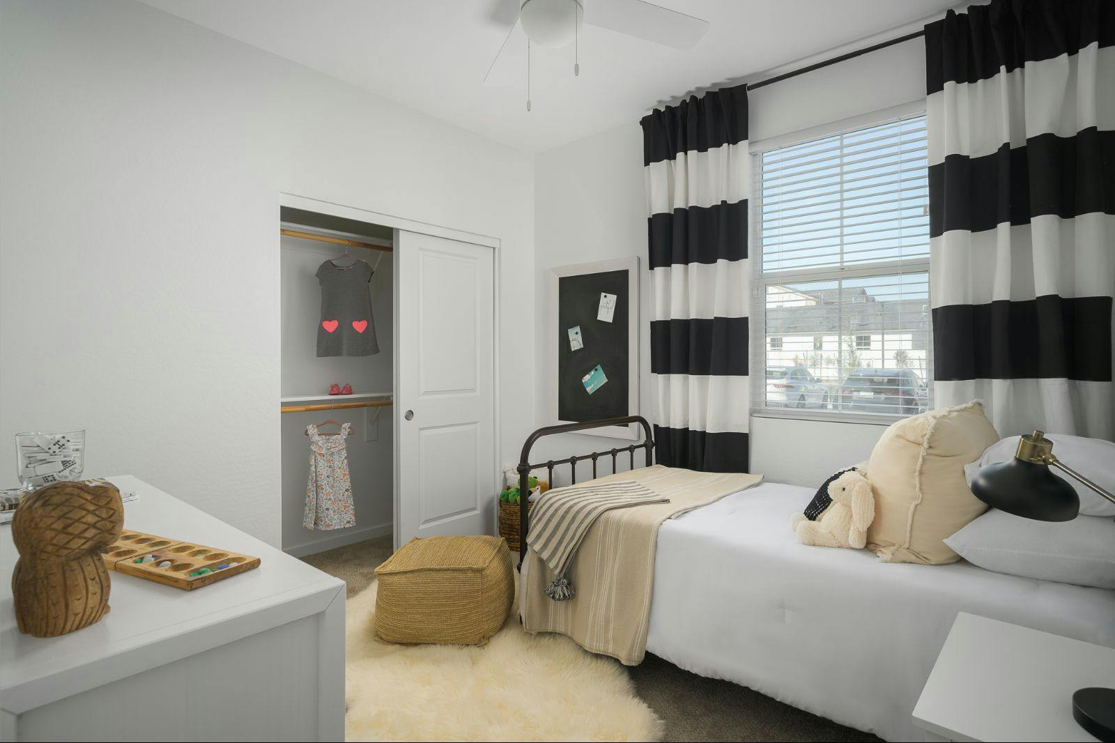 Bedroom & Closet