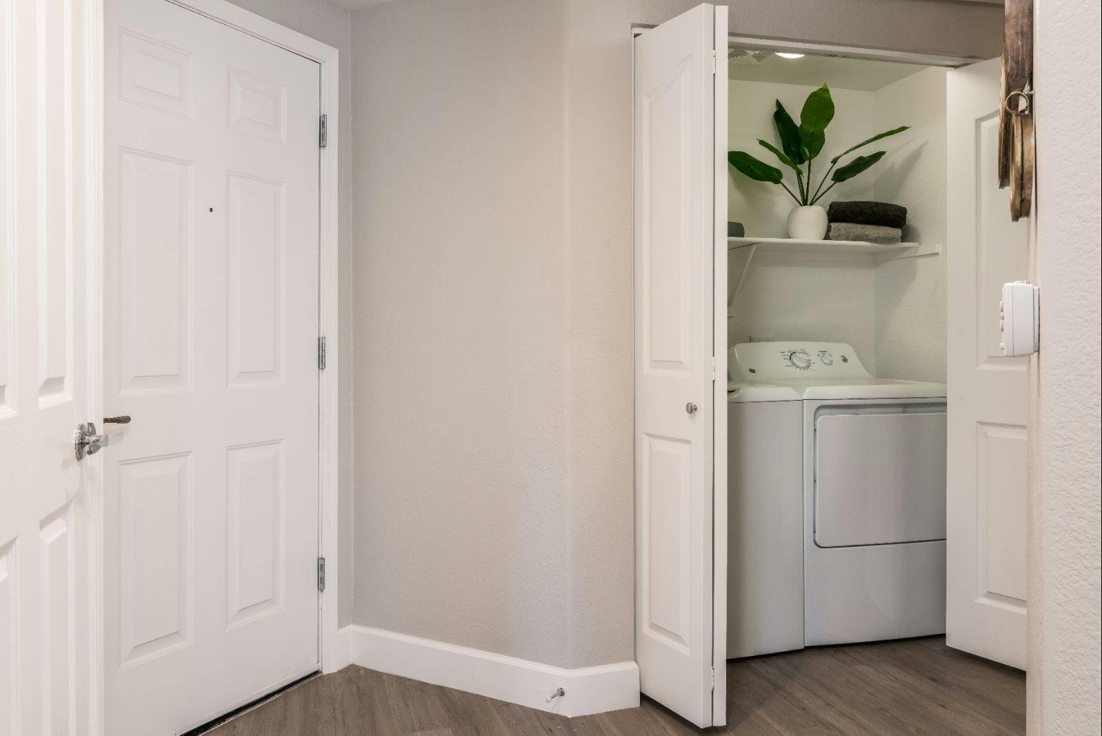 Full Size Washers & Dryers