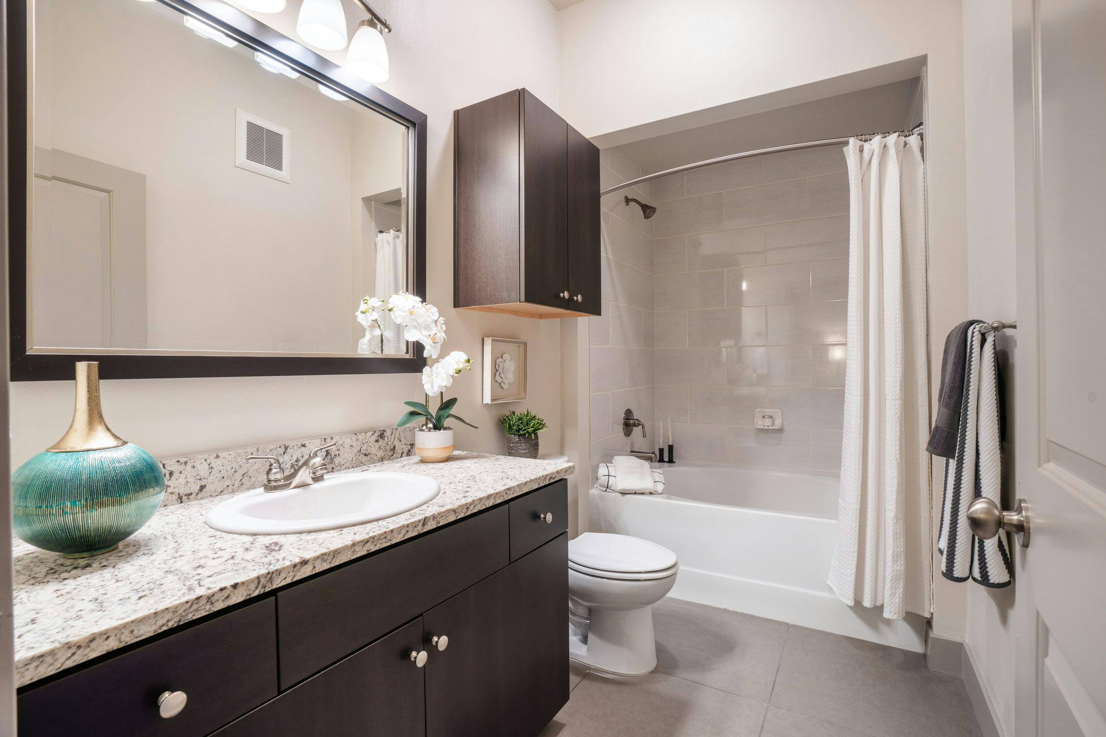Luxurious Bathroom Finishes