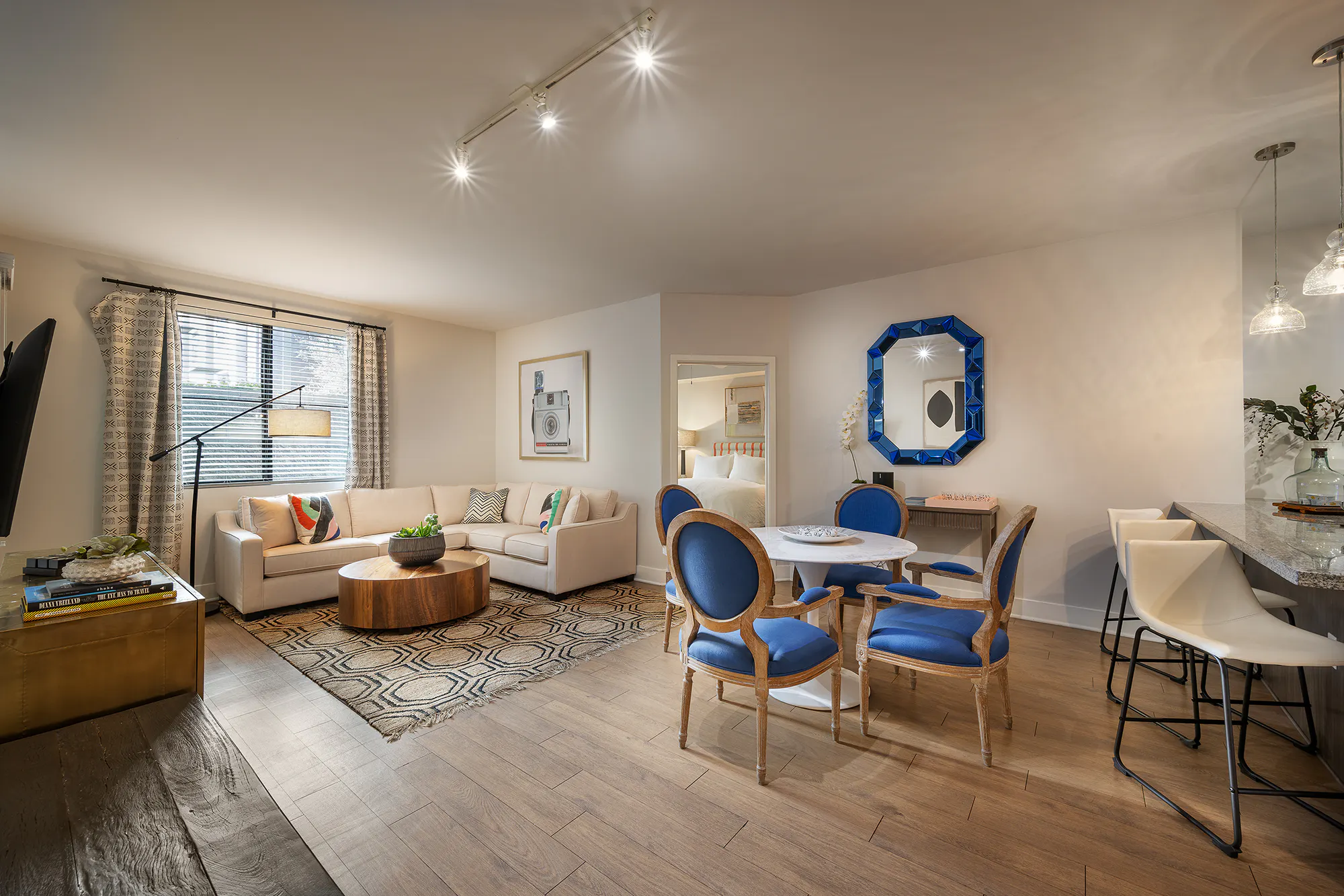 Pet Friendly Apartments | Lakeside Drive Apartments in Tempe, AZ