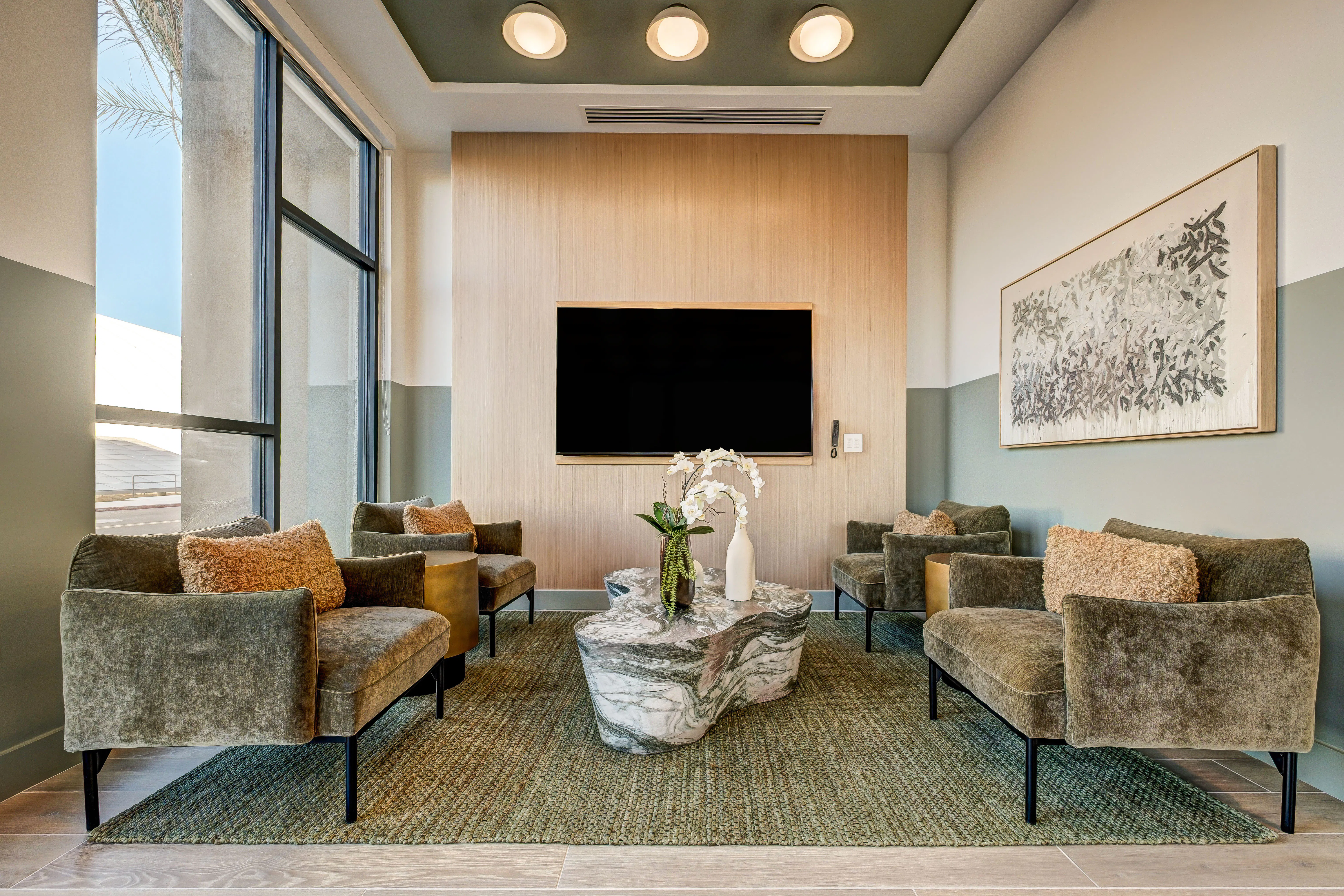 Resident Lounge With Cozy Seating
