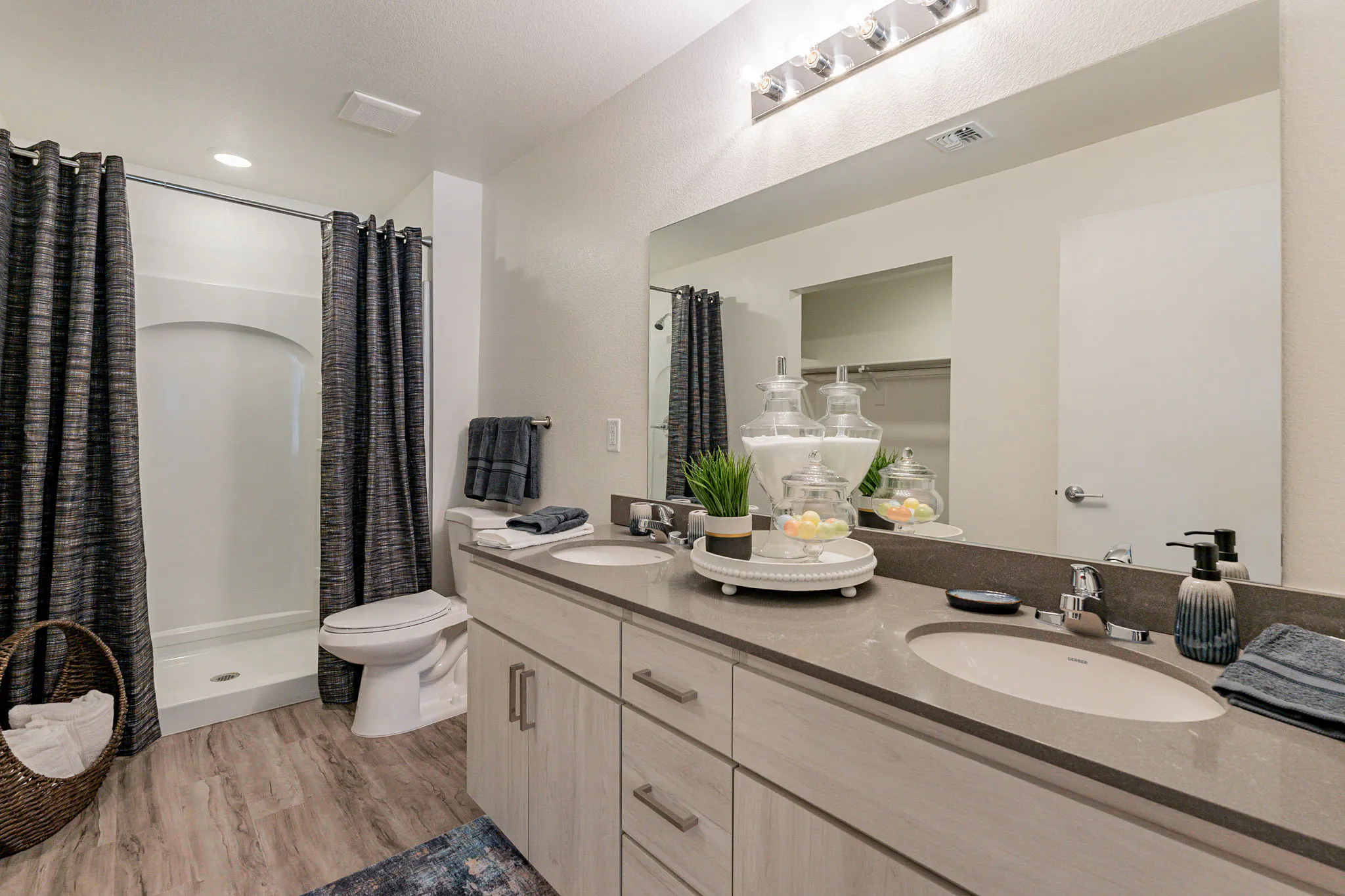 Luxurious Bathroom Finishes