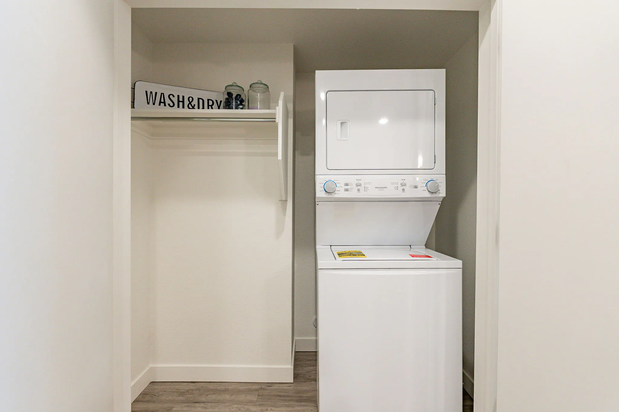Full Size Washer & Dryer in Unit